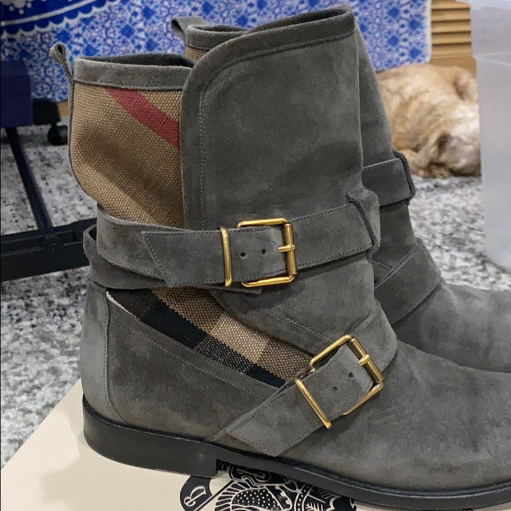 Burberry bootie gray suede